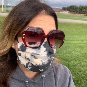 Meet your Posher, Holly